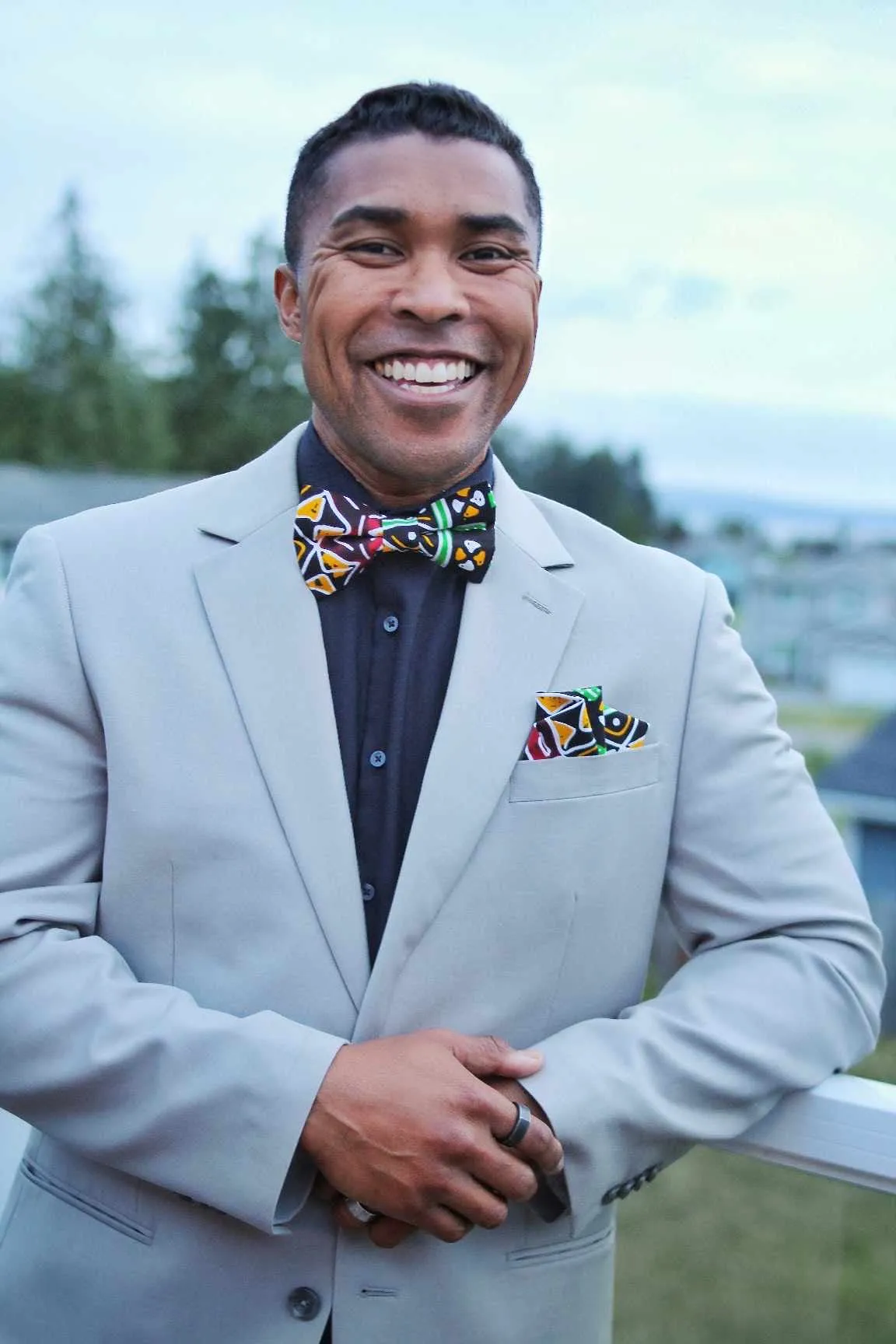 Reggae Roots Bow Tie with Pocket Square