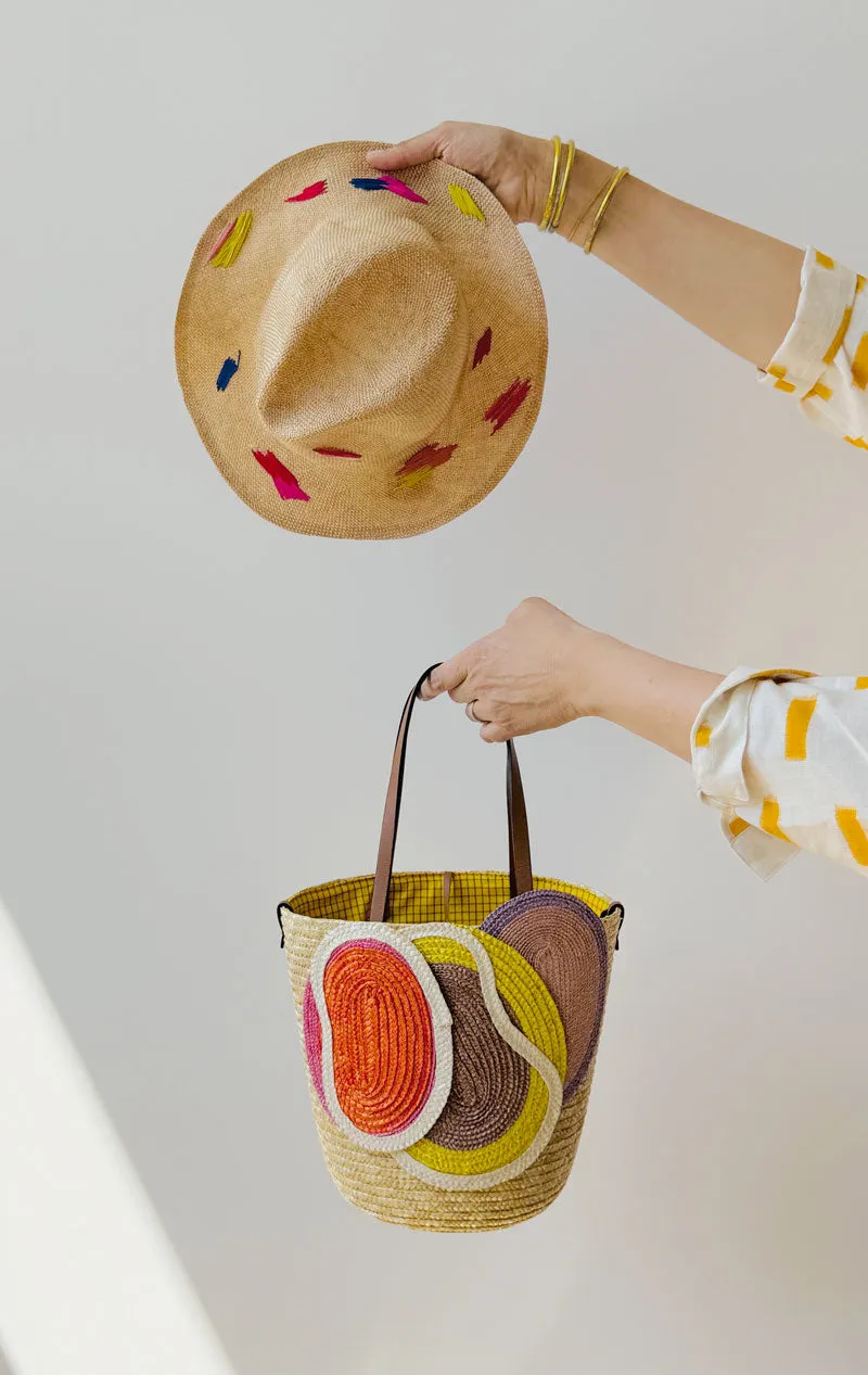 Straw bag with appliqu disc
